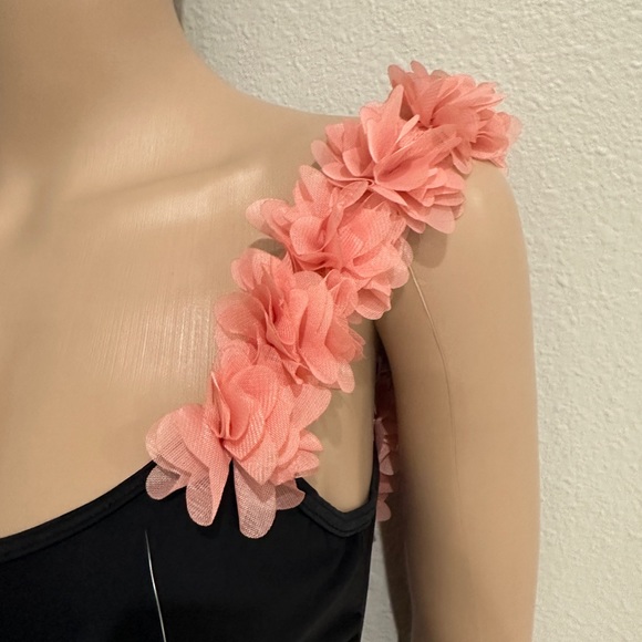 GOODNIGHT MACAROONS EVE PINK FLORAL STRAPS SCOOP BACK SWIMSUIT IN BLACK. NWT - Picture 3 of 4